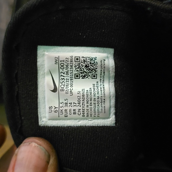 Nike youth boots size 6 youth all black great condition like brand new no smells - Picture 4 of 4